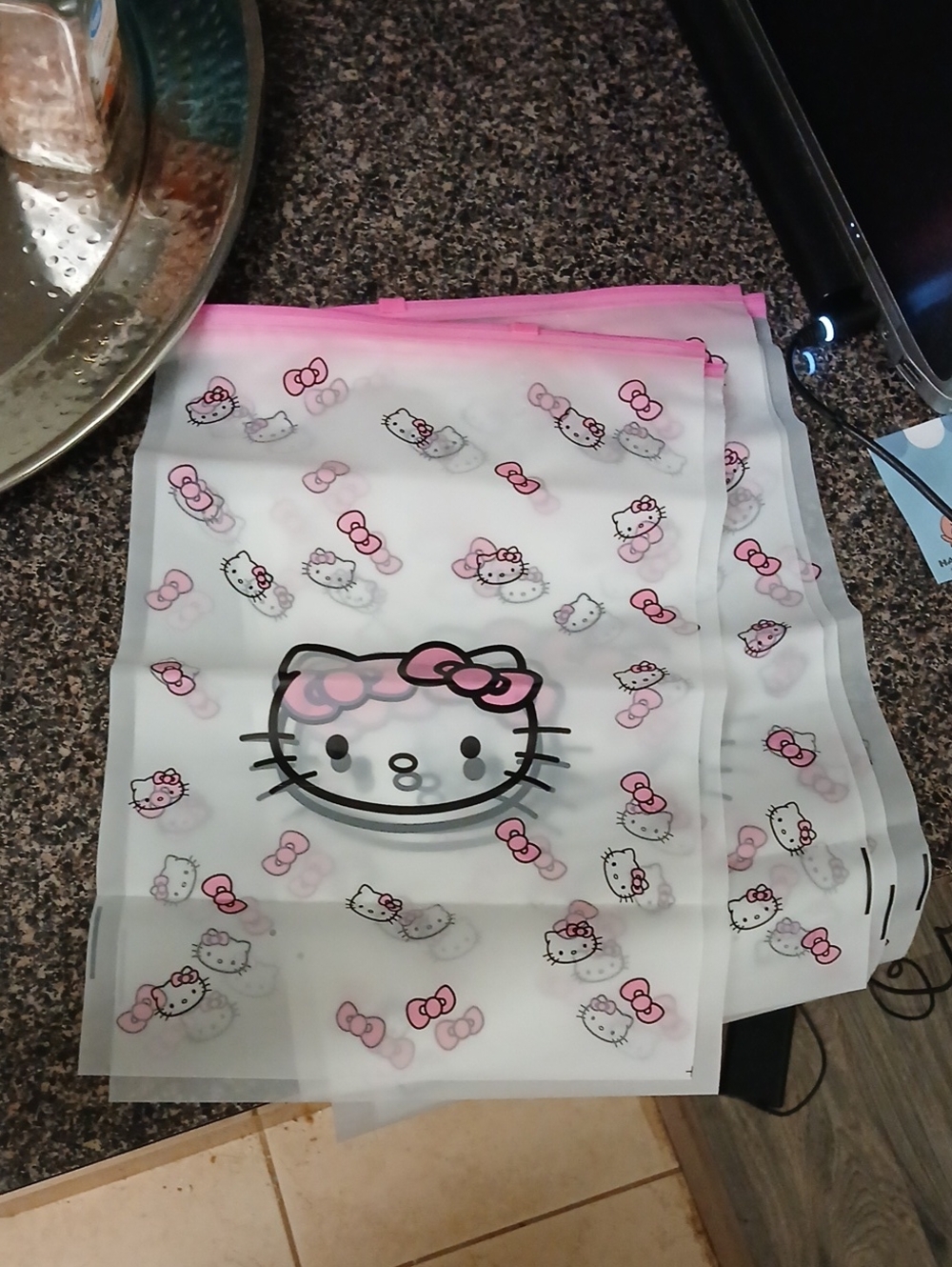 #HelloKitty Pink & White #Zipbags #storagebags #packingbags